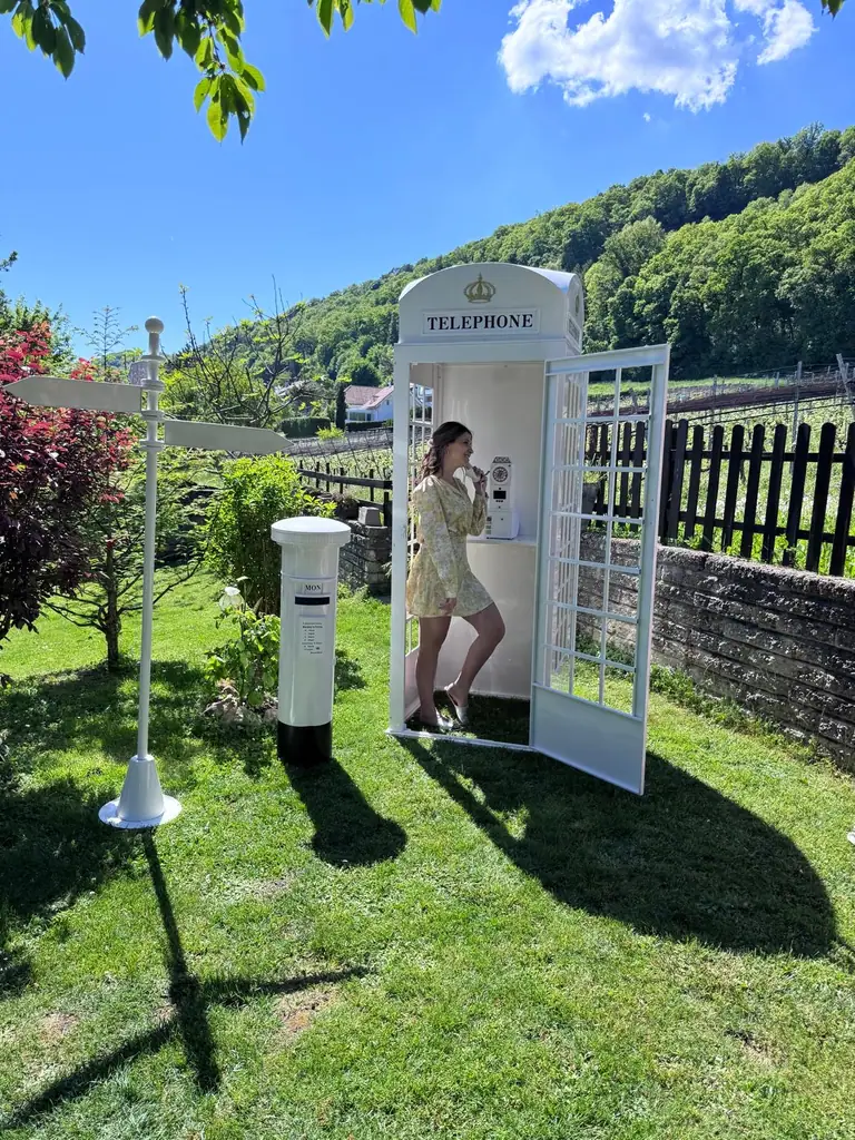 Cabine téléphonique anglaise transformée en photobooth, installée en extérieur (2)
